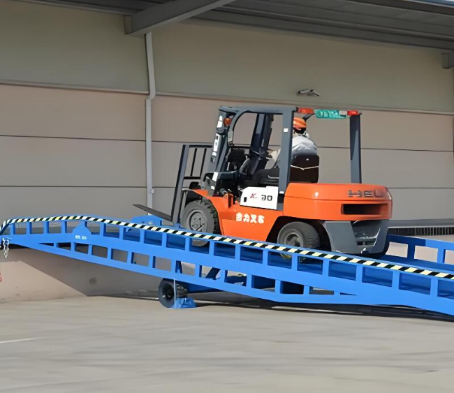 米东移动式卸货平台（叉车用）